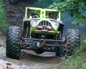Jeep giving it Hell on Loose Rocks