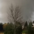 Man films a tornado that destroys his house 
