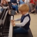 5-year-old plays Mozart flawlessly
